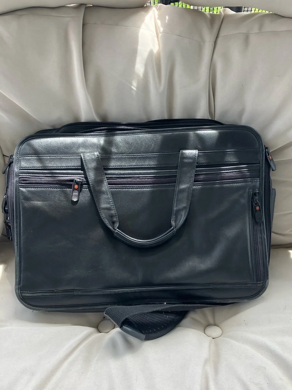 Victorinox men’s black leather laptop briefcase bag